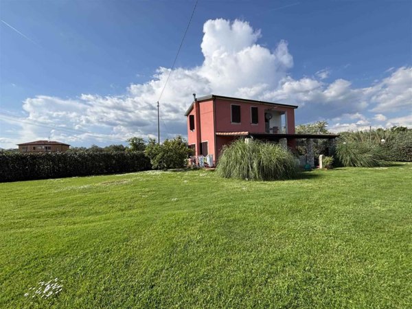 casa indipendente in vendita a Santo Stefano di Magra