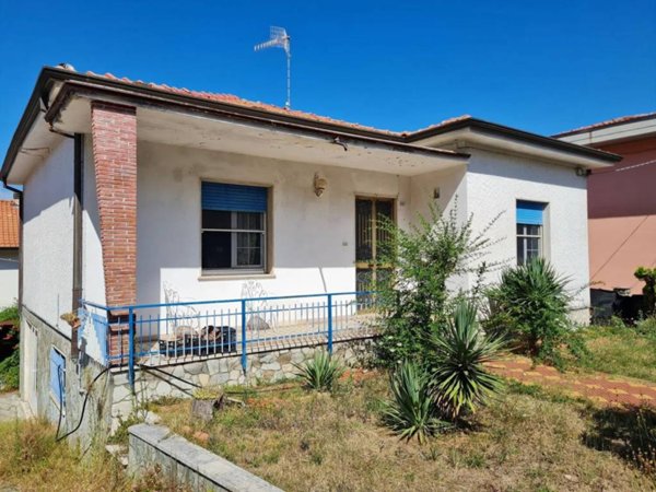 casa indipendente in vendita a Santo Stefano di Magra in zona Ponzano Superiore