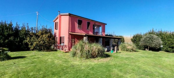 casa indipendente in vendita a Santo Stefano di Magra