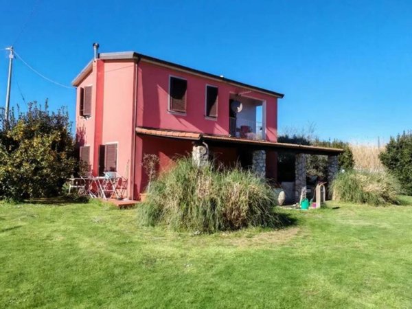 casa indipendente in vendita a Santo Stefano di Magra