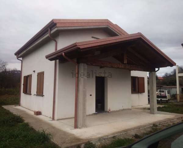 casa indipendente in vendita a Santo Stefano di Magra