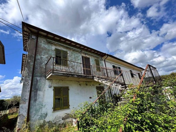 casa indipendente in vendita a Santo Stefano di Magra