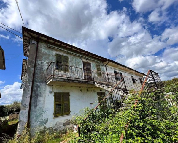 casa indipendente in vendita a Santo Stefano di Magra