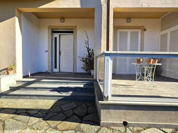 casa indipendente in vendita a Santo Stefano di Magra