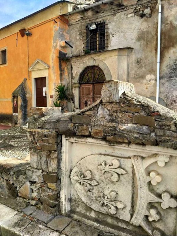 locale di sgombero in vendita a Santo Stefano di Magra in zona Ponzano Superiore