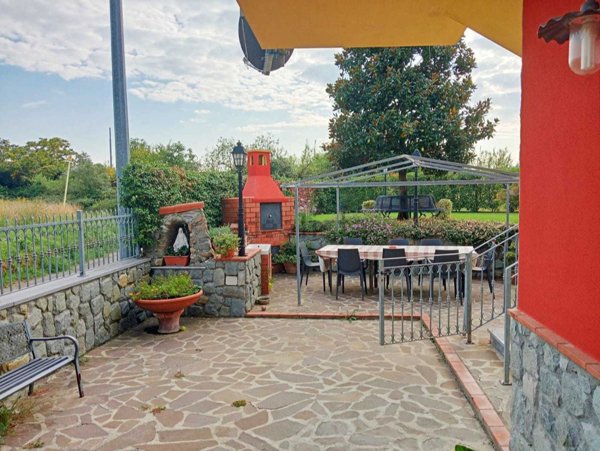 casa indipendente in vendita a Santo Stefano di Magra
