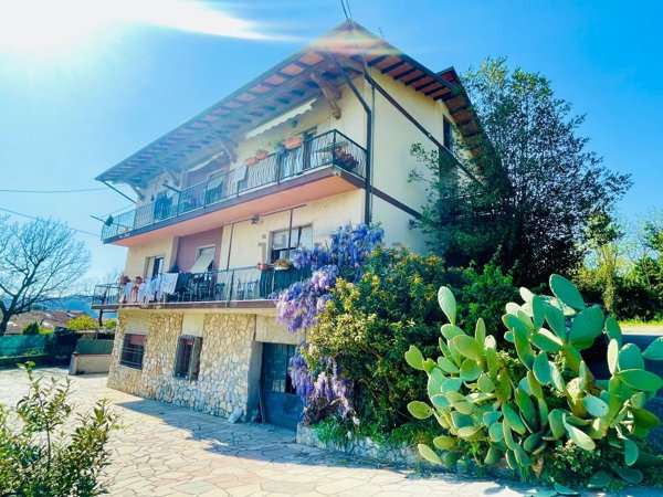casa indipendente in vendita a Santo Stefano di Magra