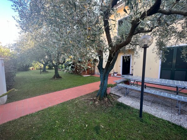 casa indipendente in vendita a Santo Stefano di Magra