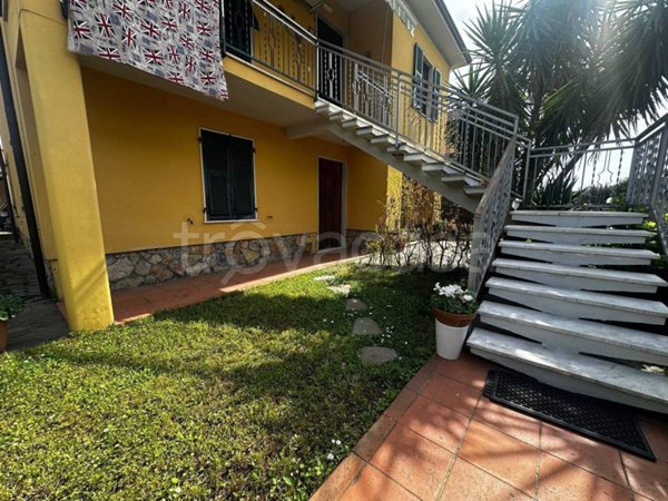 casa indipendente in vendita a Santo Stefano di Magra