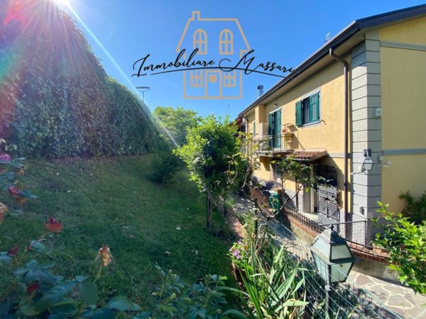 casa indipendente in vendita a Santo Stefano di Magra