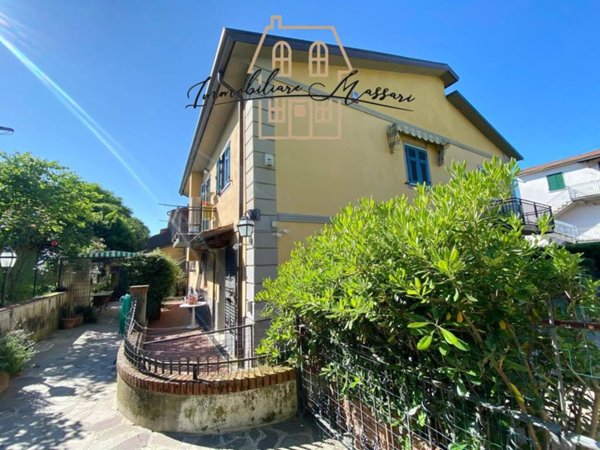 casa indipendente in vendita a Santo Stefano di Magra