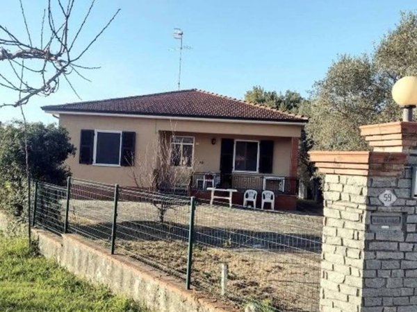 casa indipendente in vendita a Santo Stefano di Magra