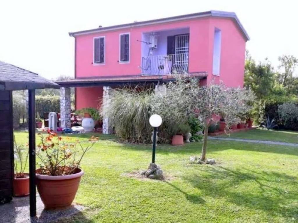 casa indipendente in vendita a Santo Stefano di Magra