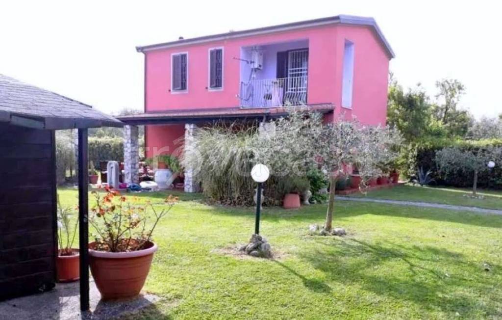 casa indipendente in vendita a Santo Stefano di Magra