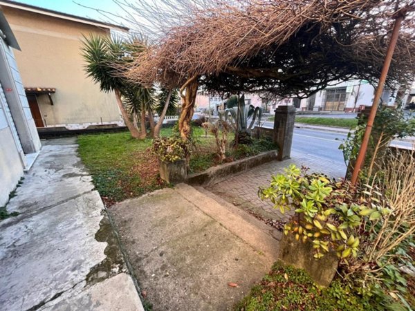quadrivano in vendita a Santo Stefano di Magra in zona Ponzano Magra