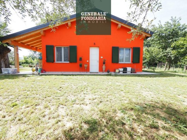 casa indipendente in vendita a Santo Stefano di Magra