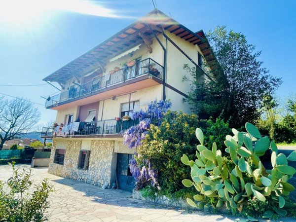 casa indipendente in vendita a Santo Stefano di Magra