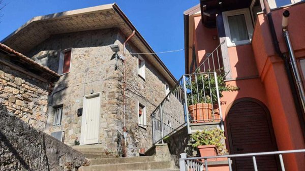 pentavano in vendita a Santo Stefano di Magra