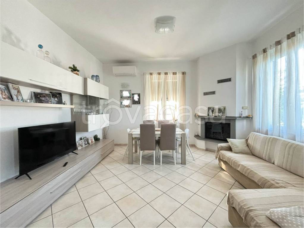 casa indipendente in vendita a Santo Stefano di Magra