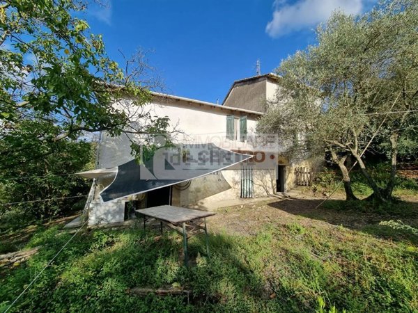 casa indipendente in vendita a Santo Stefano di Magra