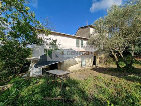 casa indipendente in vendita a Santo Stefano di Magra