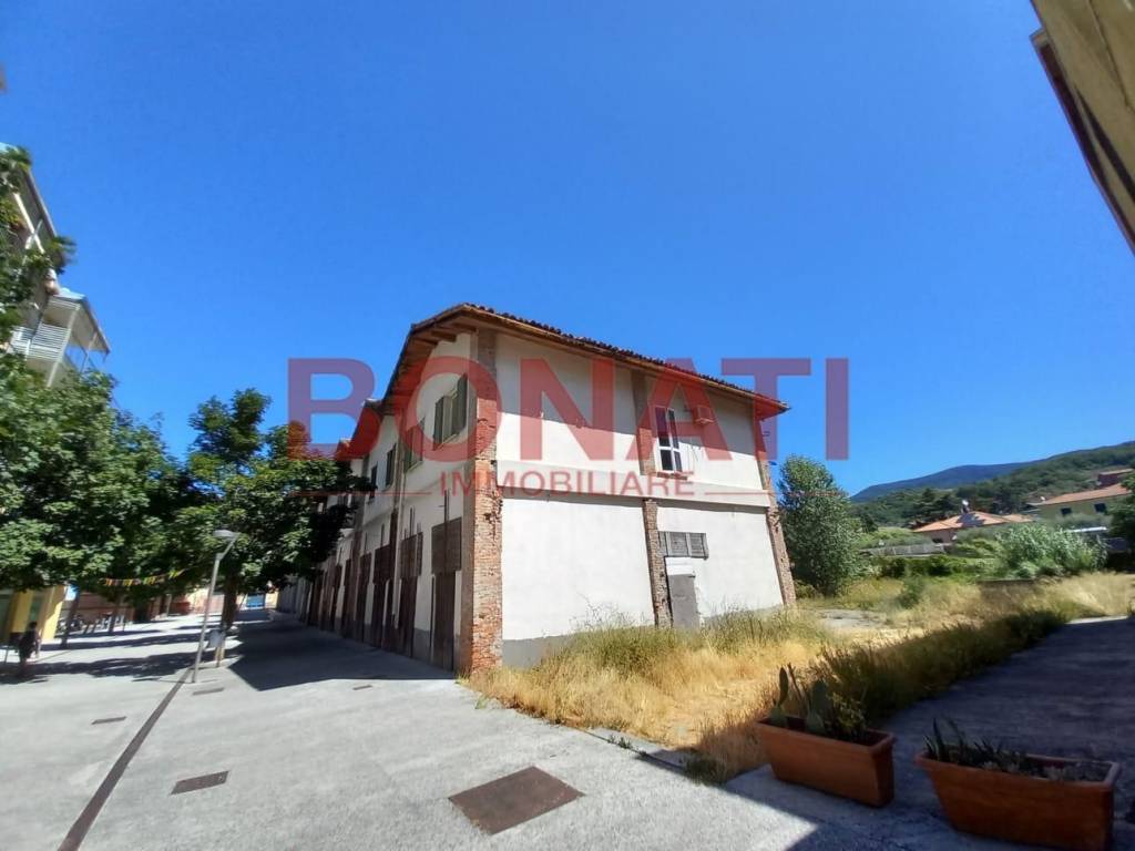 casa indipendente in vendita a Santo Stefano di Magra