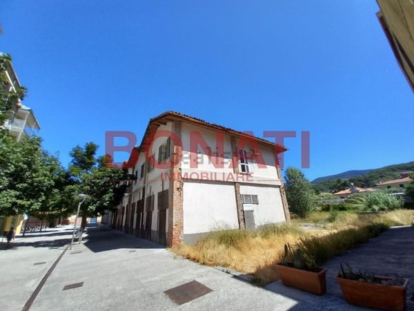 intera palazzina in vendita a Santo Stefano di Magra