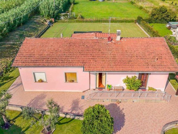 casa indipendente in vendita a Santo Stefano di Magra
