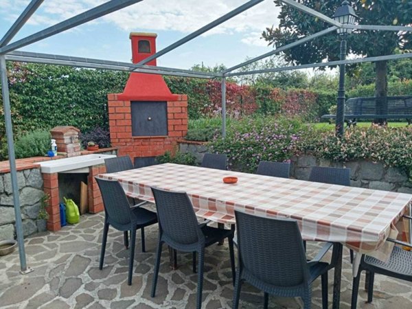 casa indipendente in vendita a Santo Stefano di Magra