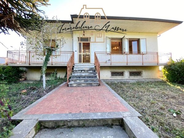 casa indipendente in vendita a Santo Stefano di Magra