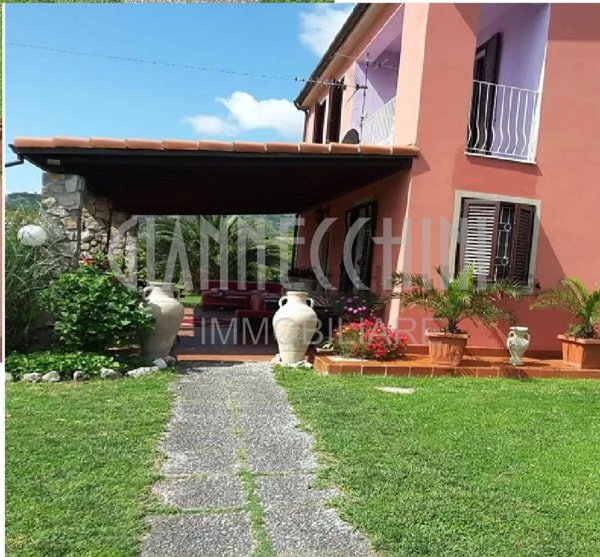 casa indipendente in vendita a Santo Stefano di Magra