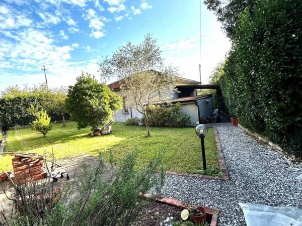 casa indipendente in vendita a Santo Stefano di Magra