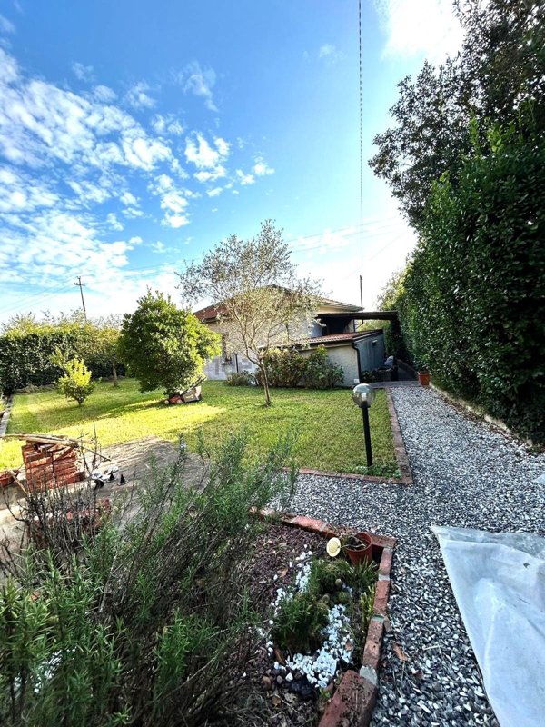 casa indipendente in vendita a Santo Stefano di Magra