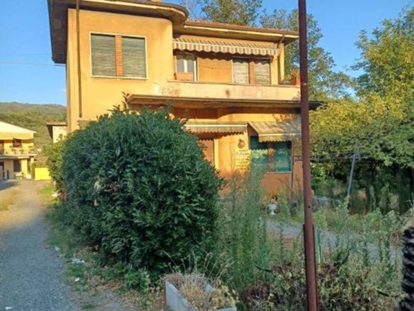 casa indipendente in vendita a Santo Stefano di Magra