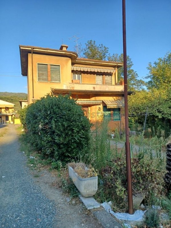 casa indipendente in vendita a Santo Stefano di Magra