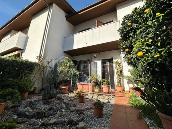 casa indipendente in vendita a Santo Stefano di Magra in zona Ponzano Magra