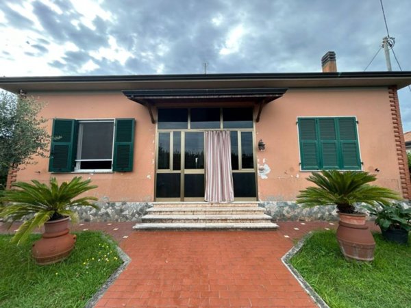 casa indipendente in vendita a Santo Stefano di Magra