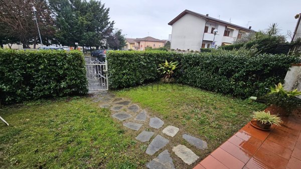 casa indipendente in vendita a Santo Stefano di Magra