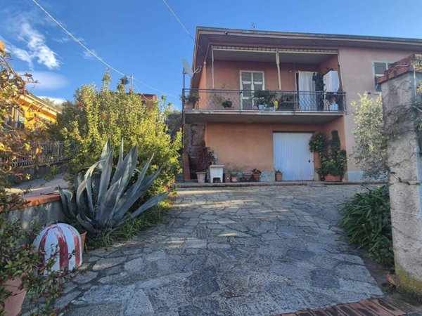 casa indipendente in vendita a Santo Stefano di Magra