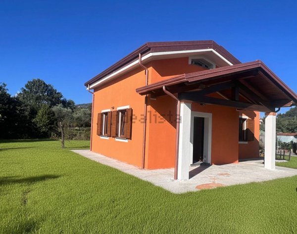 casa indipendente in vendita a Santo Stefano di Magra