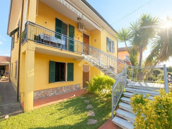 casa indipendente in vendita a Santo Stefano di Magra