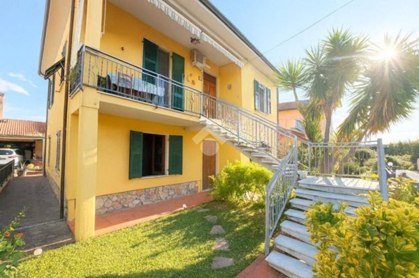 casa indipendente in vendita a Santo Stefano di Magra