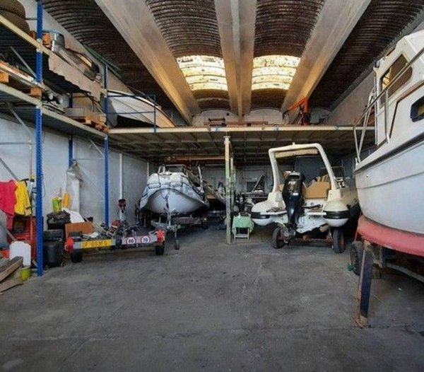 locale di sgombero in vendita a Santo Stefano di Magra