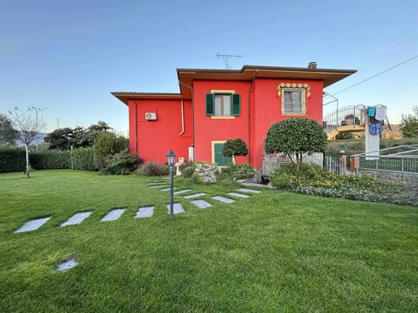 casa indipendente in vendita a Santo Stefano di Magra