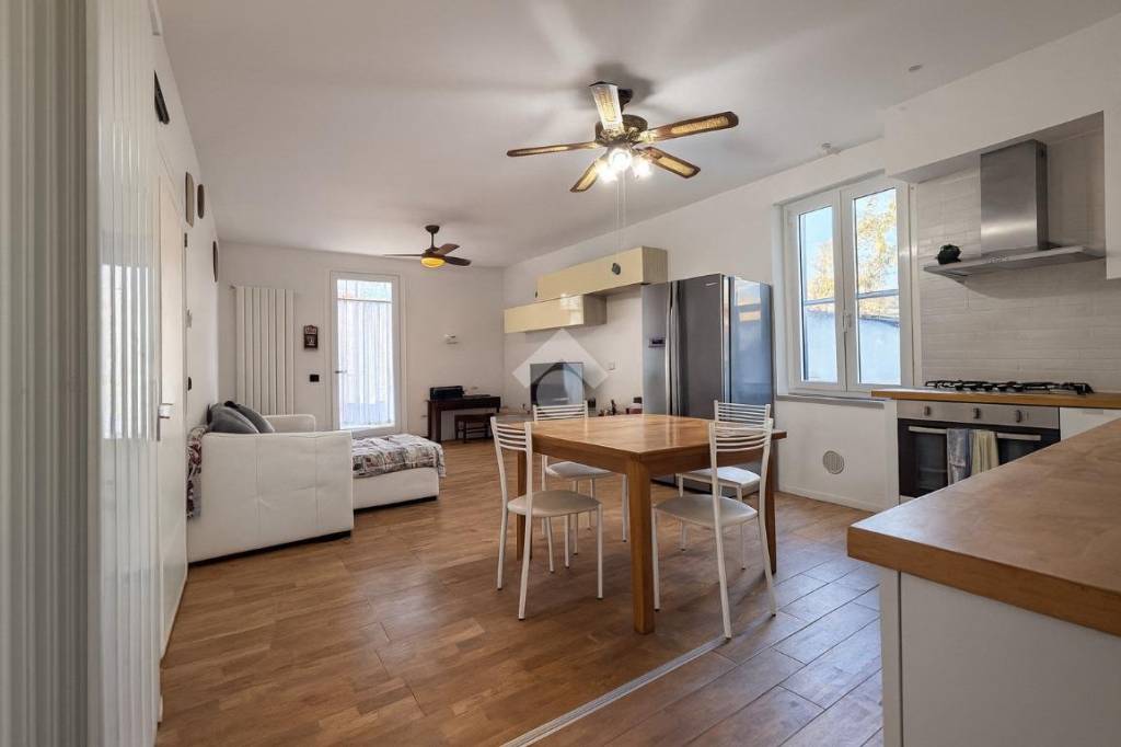 casa indipendente in vendita a Santo Stefano di Magra