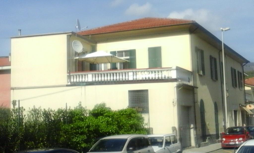 intera palazzina in vendita a Santo Stefano di Magra