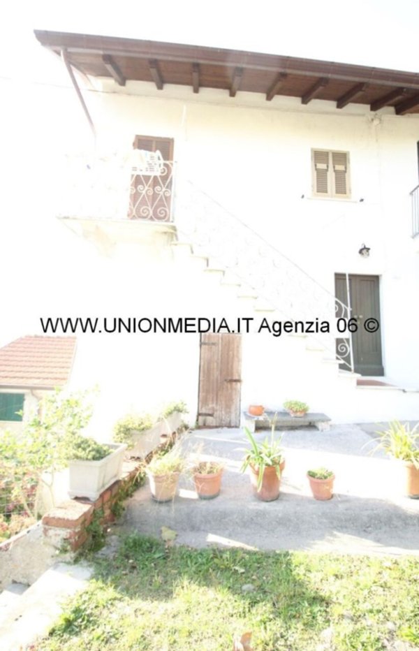 casa indipendente in vendita a Santo Stefano di Magra