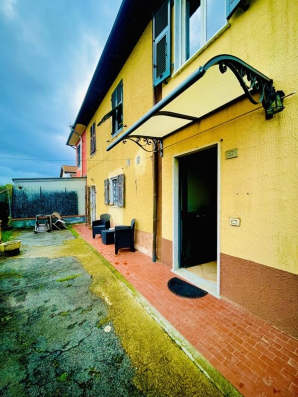 casa indipendente in vendita a Santo Stefano di Magra