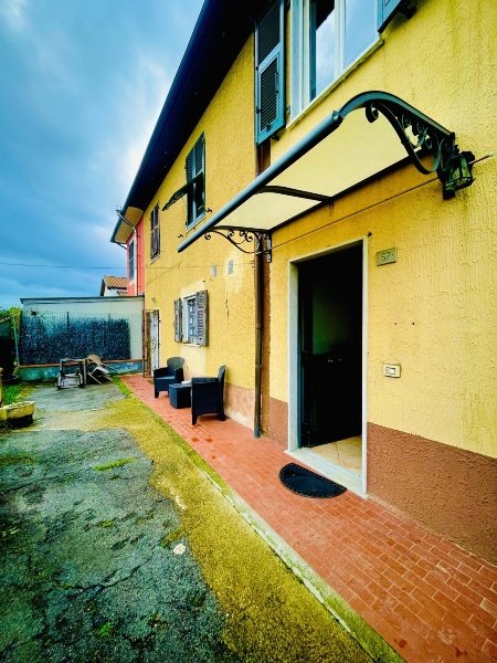 casa indipendente in vendita a Santo Stefano di Magra