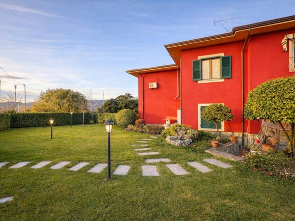 casa indipendente in vendita a Santo Stefano di Magra